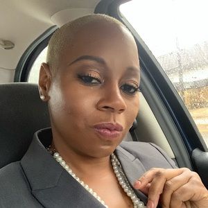 Meet your Posher, Dee